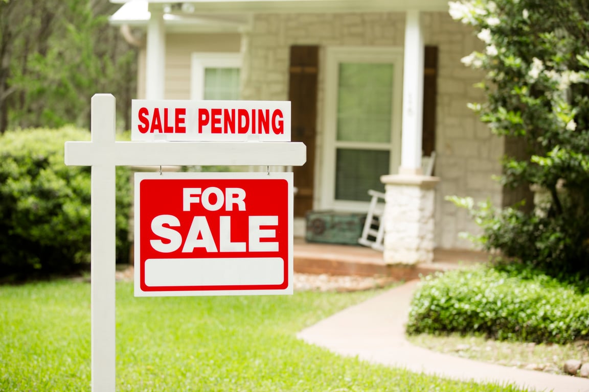 House for sale, pending sign in front yard. No people.